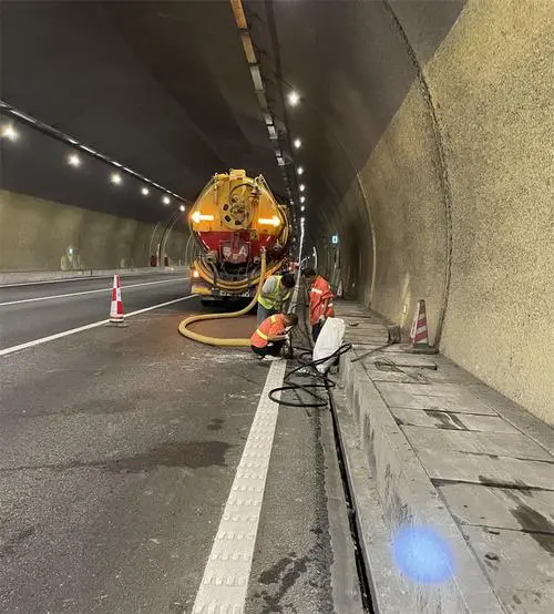 拜泉隧道排水渠清淤